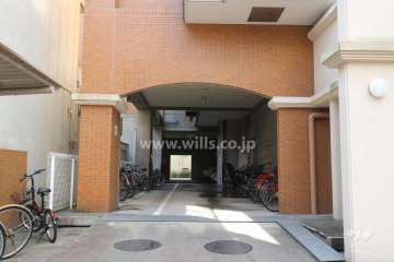 駐車場出入り口