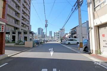 敷地北側の前面道路（東側から）