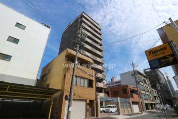 プリモーラ丸内の外観（南西側から）