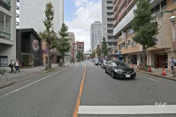 敷地西側の前面道路（南側から）
