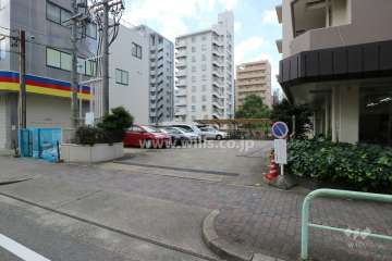 駐車場出入り口