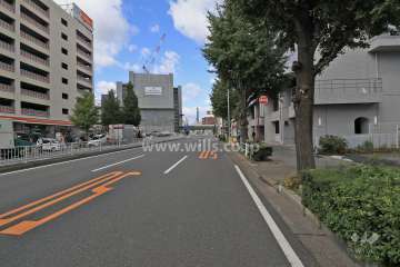 敷地南側の前面道路（東側から）