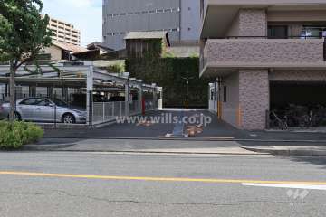 駐車場出入り口