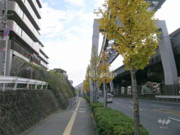 敷地の南側には中央環状線、大阪モノレールなどが走っています。