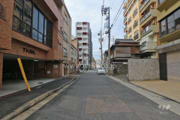 敷地北側の前面道路（東側から）