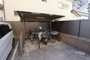 駐輪場とバイク置場