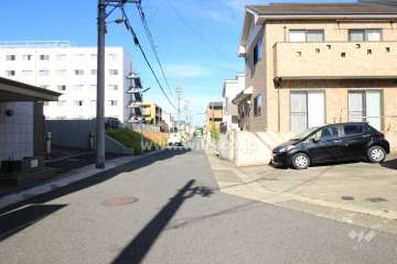 敷地東側の前面道路