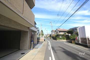 敷地東側の前面道路