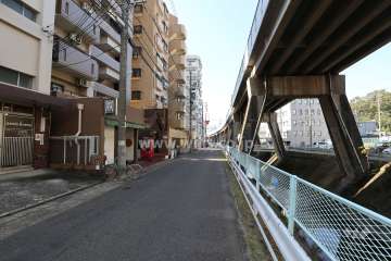 敷地北側の前面道路