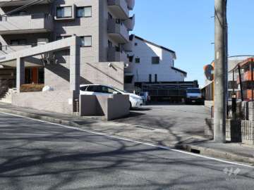 駐車場出入り口