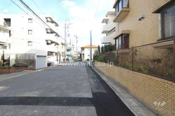 敷地北側の前面道路