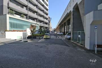 敷地南側の前面道路