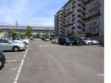 グリーンコーポ東一社Ａ棟の屋外平面式駐車場