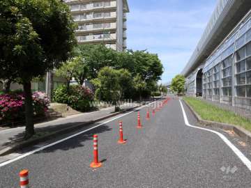 敷地の西側は植田川が流れています。