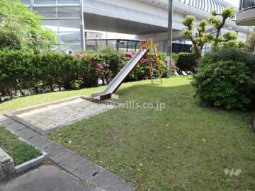 グリーンコーポ東一社Ｂ棟の敷地内公園