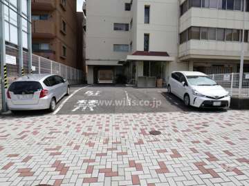 敷地内駐車場の入口
