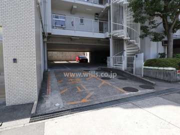 駐車場出入り口