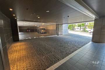 駐車場出入口（リングシャッター付き）