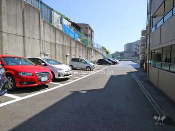 敷地南側の前面道路