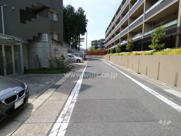 敷地北側の前面道路