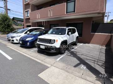 屋外平面式駐車場(敷地西側)