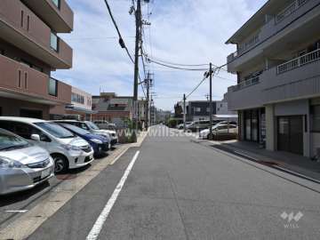 敷地の西側前面道路(北側から)