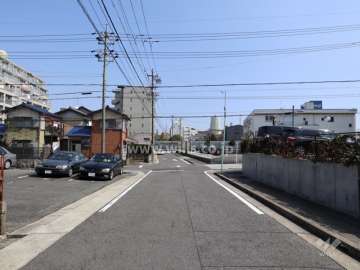 敷地北側の前面道路