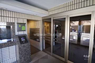 エントランスはオートロック付きです。