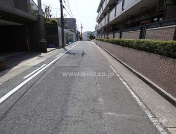 敷地東側の前面道路