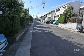 敷地北側の前面道路