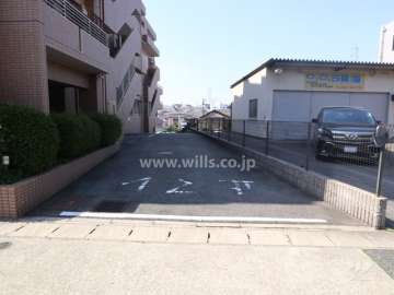 駐車場出入り口