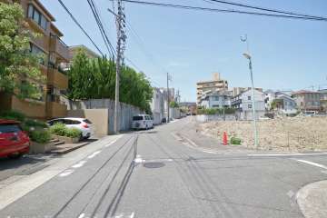 敷地北側の前面道路（東側から）