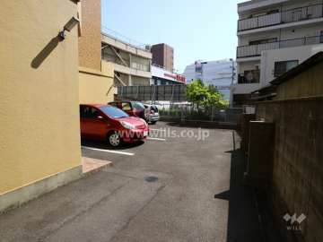 屋外平面式駐車場