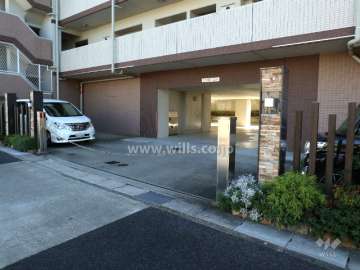 駐車場の出入り口（ロボットゲート付き）