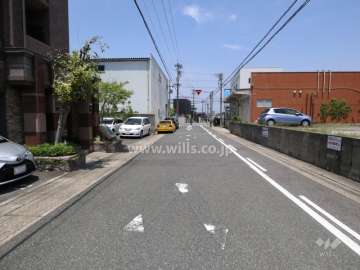 敷地東側の前面道路