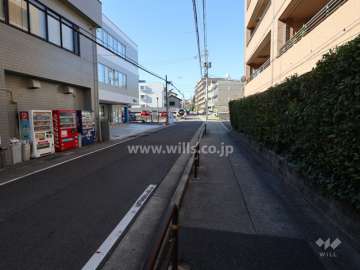 敷地南側の前面道路