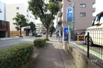 敷地南側の前面道路