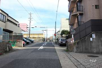 敷地北側の前面道路