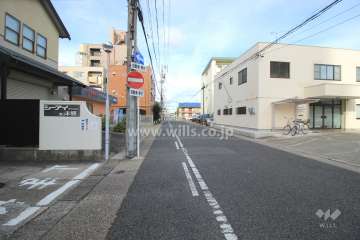 敷地東側の前面道路