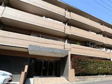 クレメント藤が丘の外観（南西側から）