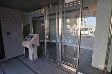 エントランスはオートロック付きです。