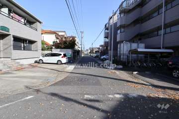敷地北側の前面道路
