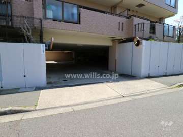 駐車場出入り口