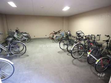 屋内に設けられた駐輪場