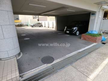 駐車場出入り口