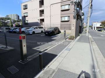駐車場出入り口