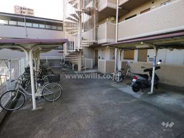 駐輪場とバイク置場