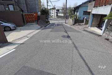 敷地北側の前面道路（東側から）