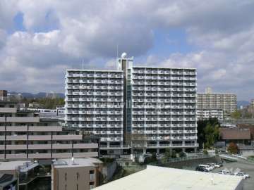 千里ロイヤルマンションの外観（南側から）