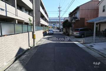 敷地南側の前面道路